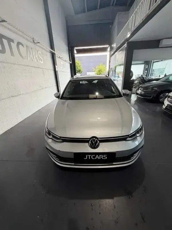 Usado VW Golf VII Advance 116 CV (85 kW) 2021 Plateado Utilitario