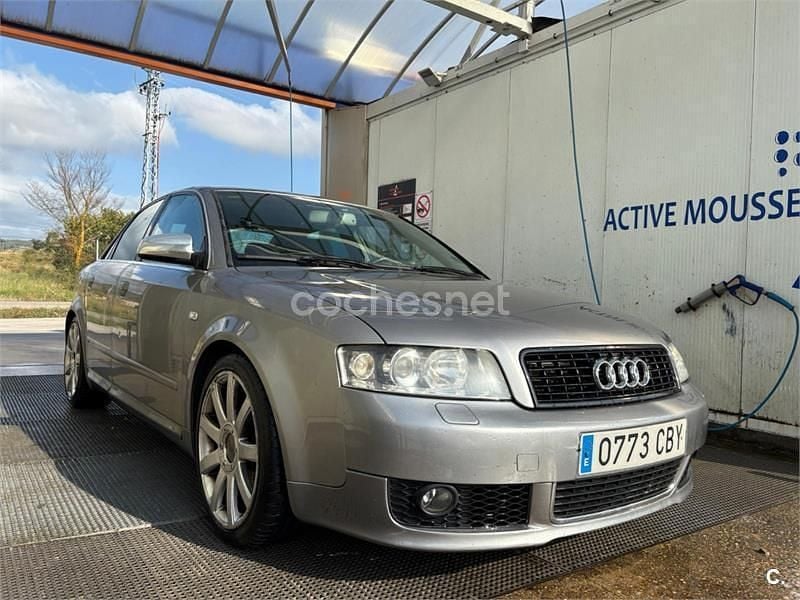 Usado Audi A4 131 CV (96 kW) 2002 Gris / plata Berlina