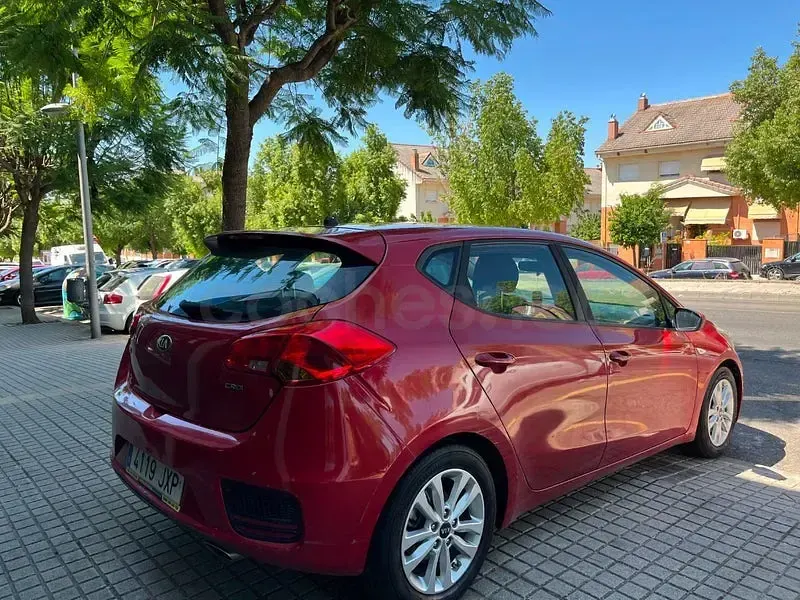 Usado Kia Ceed GT 90 CV (66 kW) 2017 Granate Berlina