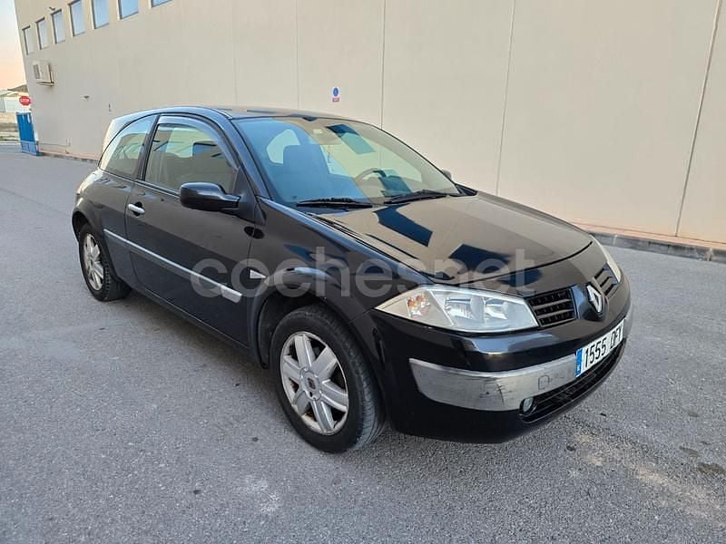 Usado Renault Mégane II Authentique 100 CV (73 kW) 2005 Negro Berlina