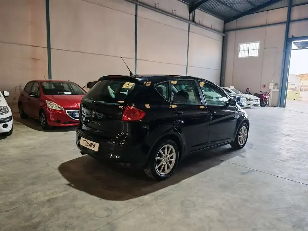 Usado Seat Altea Style 105 CV (77 kW) 2010 Negro Monovolumen