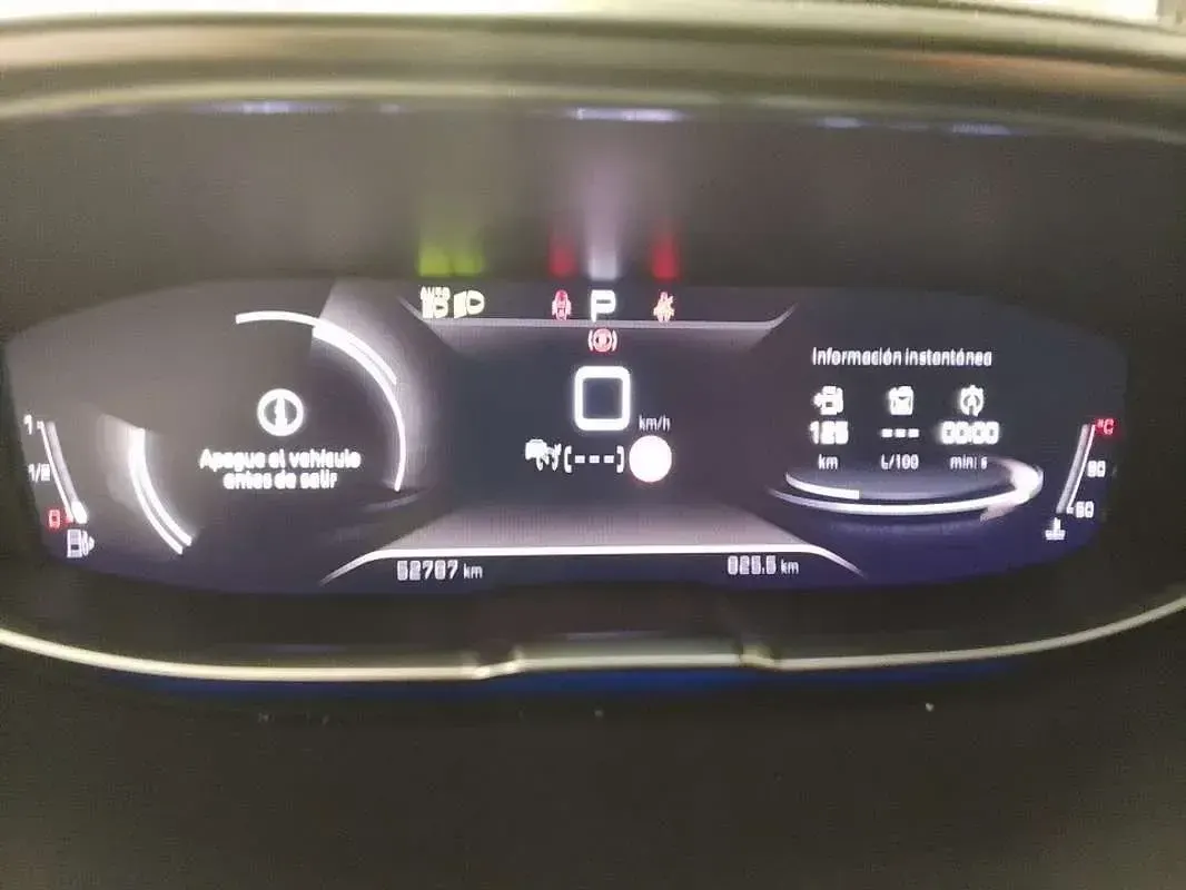 Usado Peugeot 3008 GT 129 CV (94 kW) 2023 Gris SUV