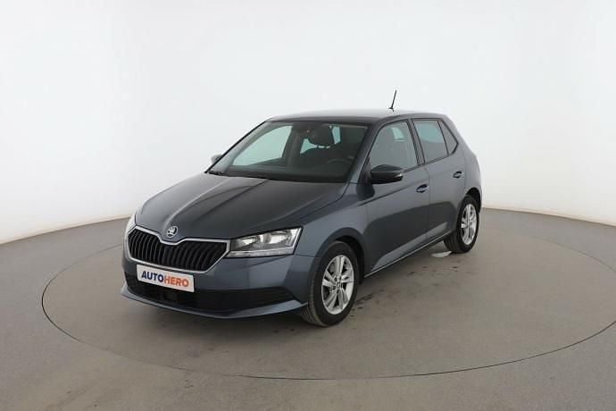 Gris Usado 2021 Skoda Fabia Ambition Berlina | 14.699 € (Precio justo) - Imagen 1/3