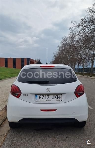 Usado Peugeot 208 Active 82 CV (60 kW) 2015 Blanco Utilitario