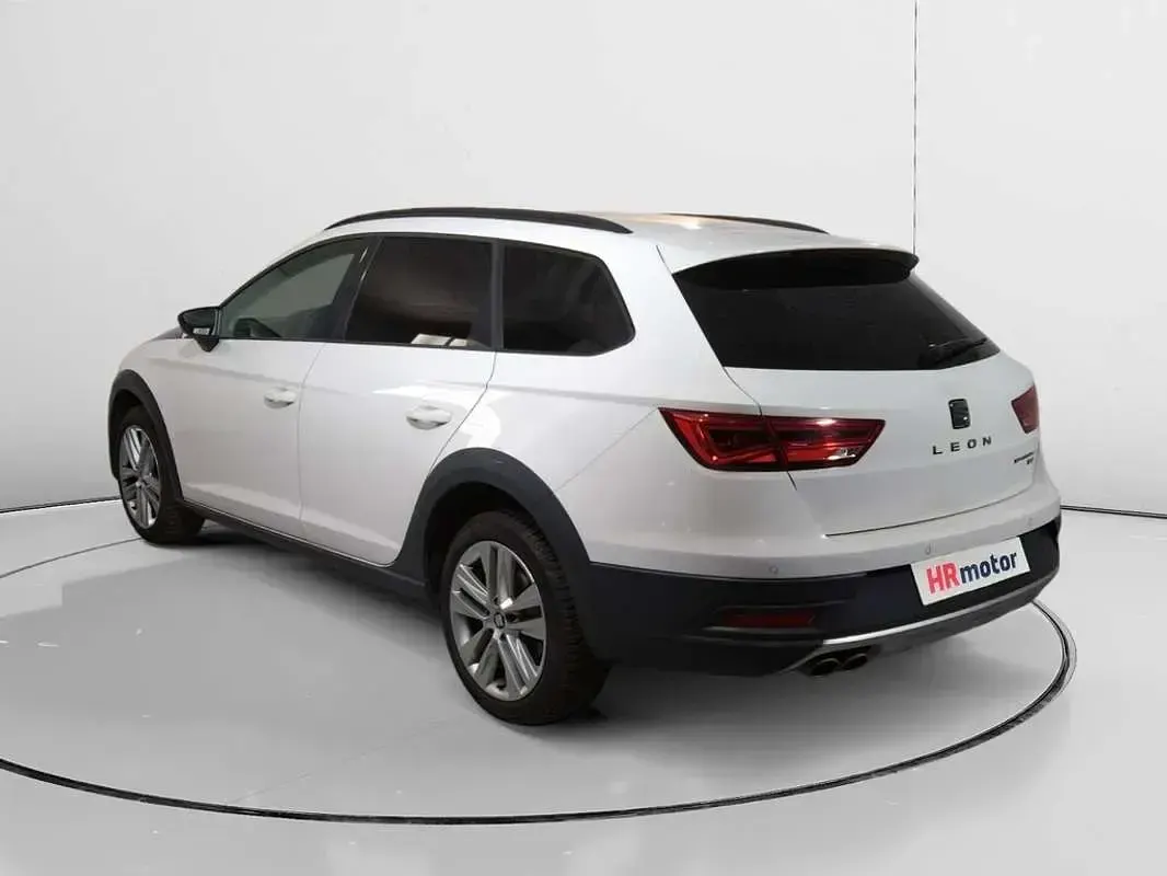Usado Seat Leon 4Drive 150 CV (110 kW) 2018 Blanco SUV