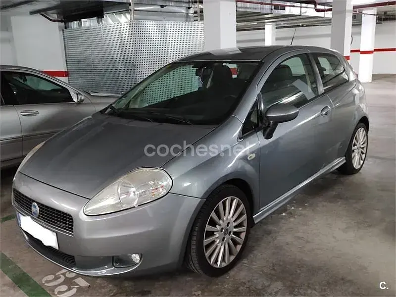 Usado Fiat Grande Punto Sport 95 CV (69 kW) 2008 Gris / plata Utilitario