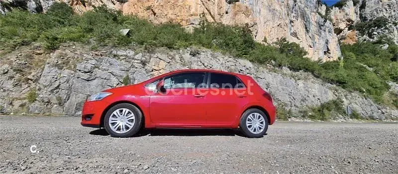 Usado Toyota Auris 90 CV (66 kW) 2008 Rojo Utilitario