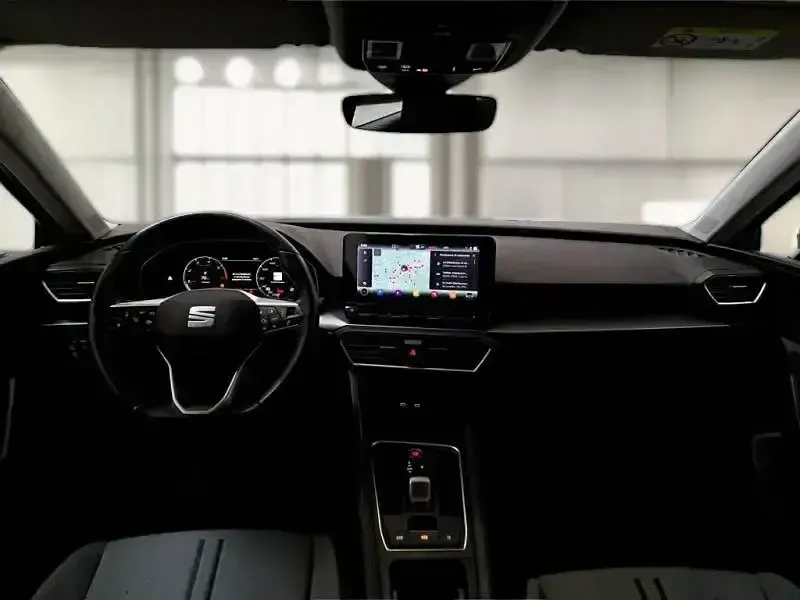 Usado Seat Leon Style 150 CV (110 kW) 2021 Gris Berlina