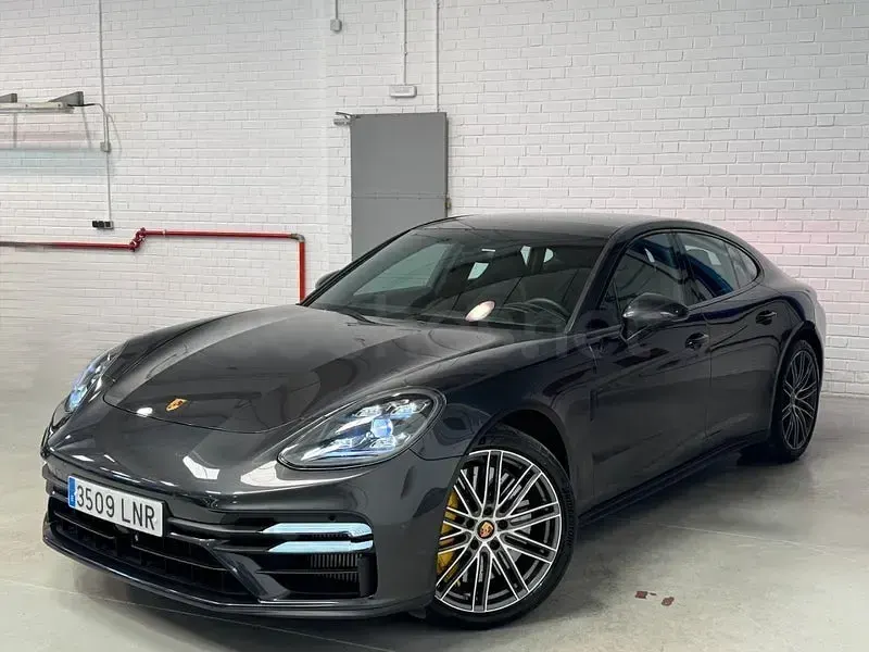 Usado Porsche Panamera Turbo S 630 CV (463 kW) 2021 Gris / plata Berlina
