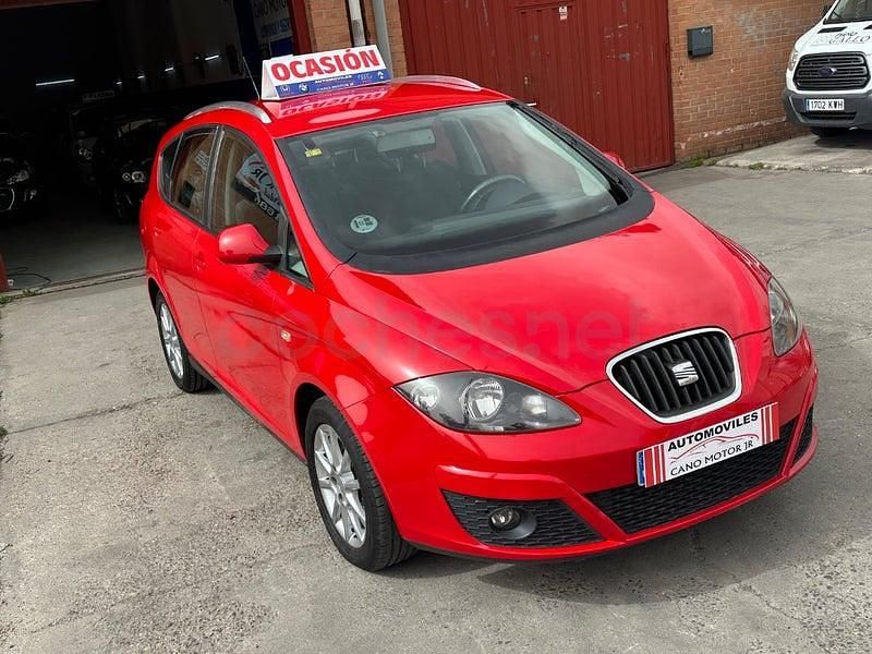 Usado Seat Altea XL Style 105 CV (77 kW) 2010 Rojo Monovolumen