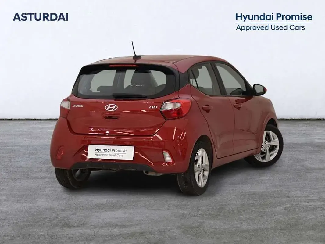 Usado Hyundai i10 67 CV (49 kW) 2022 Rojo Utilitario