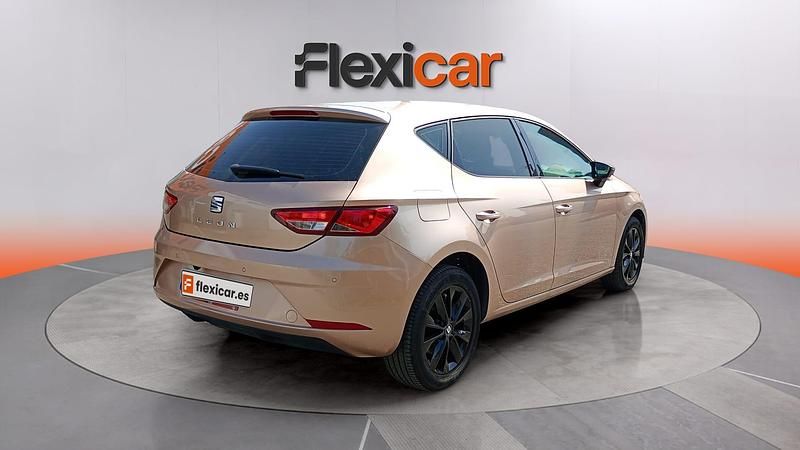 Używany Seat Leon Style 116 KM (85 kW) 2019 Beżowy Sedan/Limuzyna