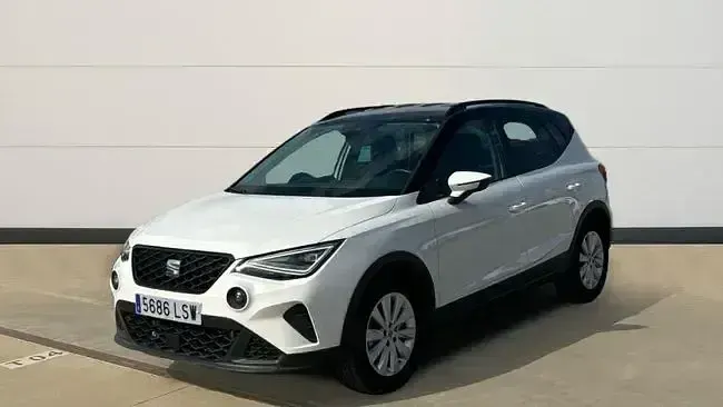 Usado Seat Arona Style Plus 110 CV (80 kW) 2021 Blanco SUV