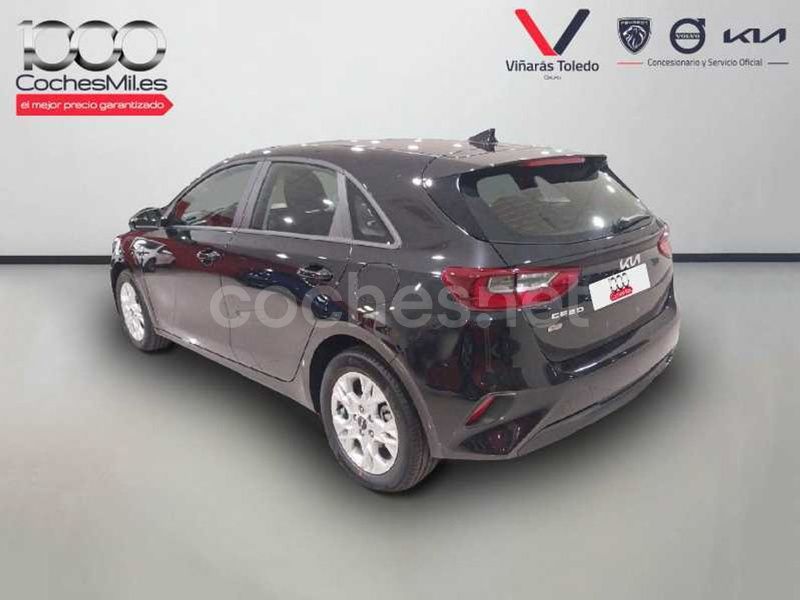 Usado Kia Ceed 140 CV (102 kW) 2024 Negro Utilitario