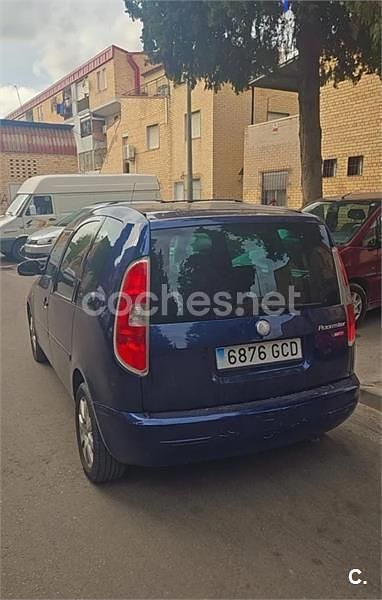 Usado Skoda Roomster 105 CV (77 kW) 2008 Azul Monovolumen