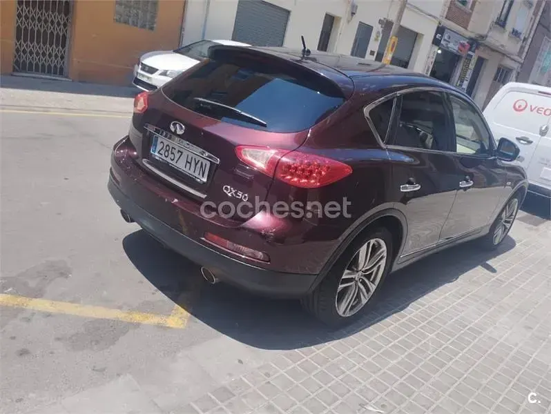 Usado Infiniti QX50 Premium 238 CV (175 kW) 2014 Granate SUV
