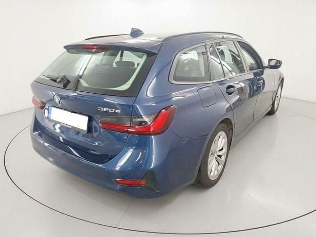 Usado BMW 330e 292 CV (214 kW) 2022 Azul Familiar