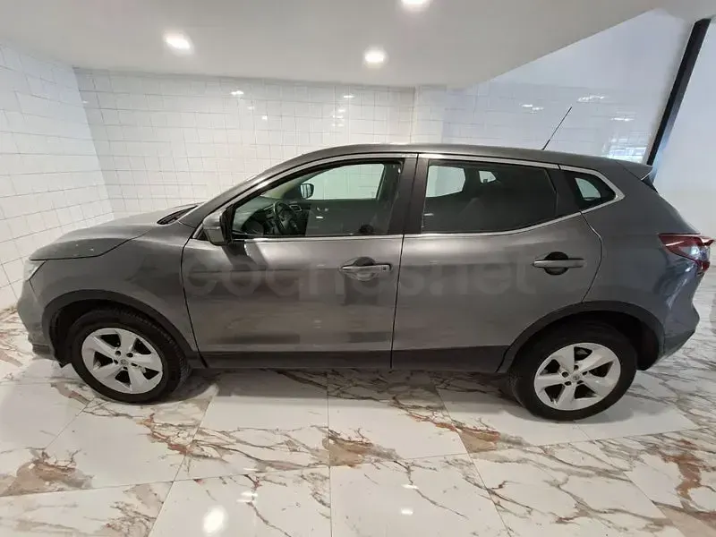 Usado Nissan Qashqai Acenta 140 CV (102 kW) 2022 Gris / plata SUV