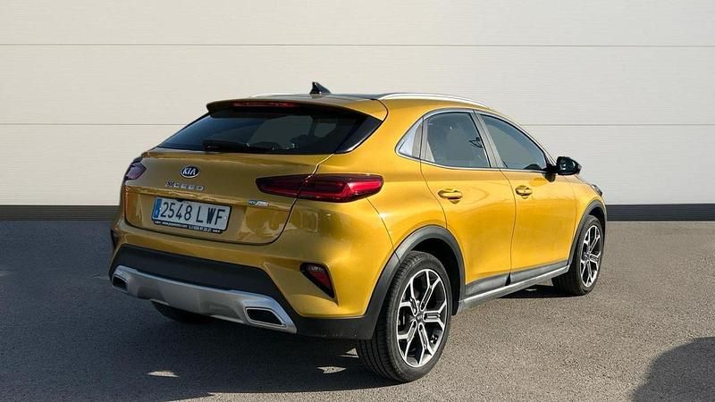 Usado Kia XCeed 141 CV (103 kW) 2022 Amarillo SUV