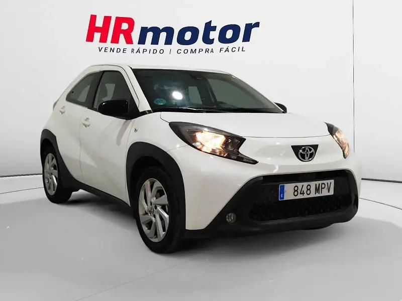 Blanco Usado 2024 Toyota Aygo Play Utilitario | 14.190 € (Precio justo) - Imagen 1/4
