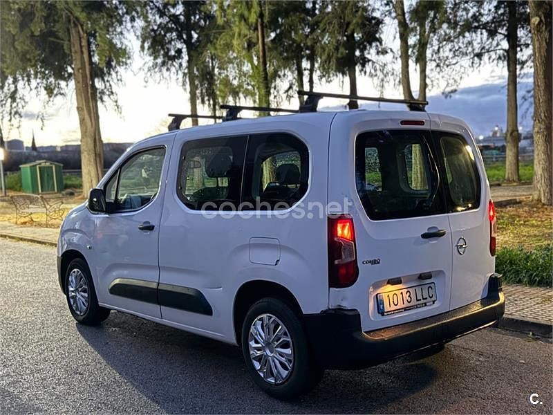 Usado Opel Combo Life Expression 102 CV (75 kW) 2021 Blanco Monovolumen