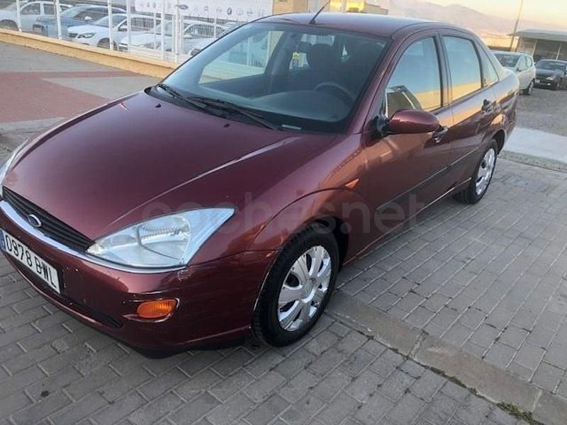 Usado Ford Focus Ghia 100 CV (73 kW) 2002 Rojo Berlina