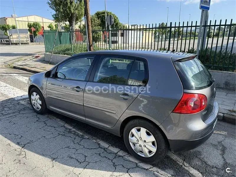Usado VW Golf IV 102 CV (75 kW) 2006 Gris / plata Berlina