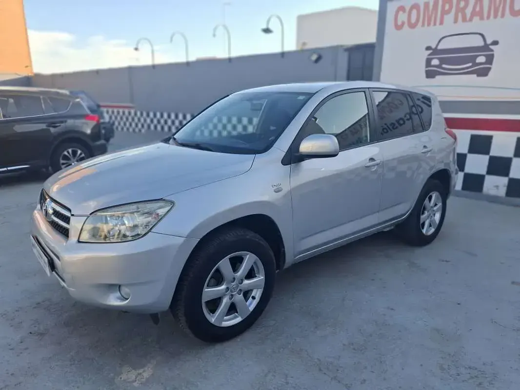 Käytetty Toyota RAV4 Sol 136 HP (100 kW) 2008 Hopea Katumaasturi
