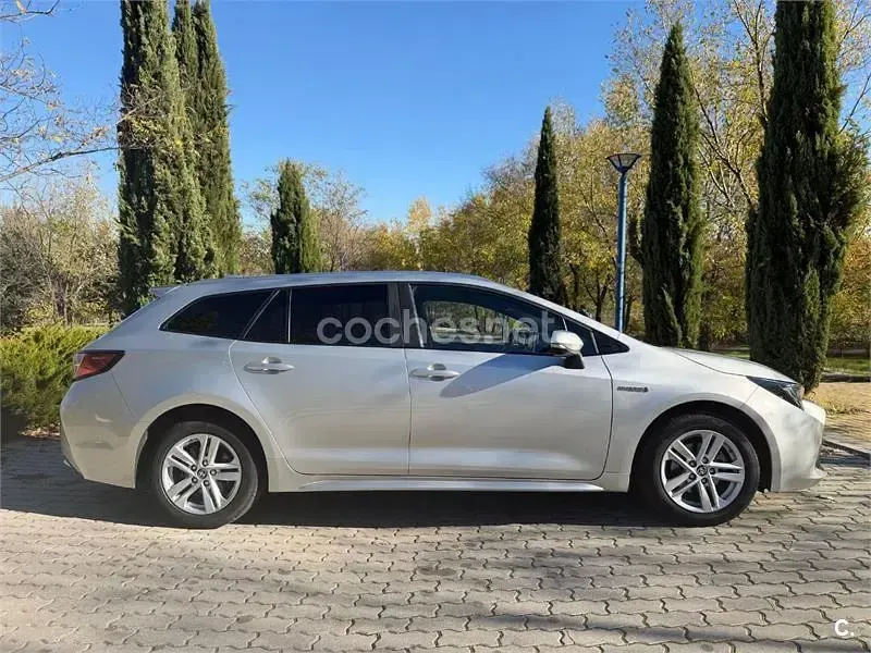 Usado Toyota Corolla Active 122 CV (89 kW) 2022 Gris / plata Familiar