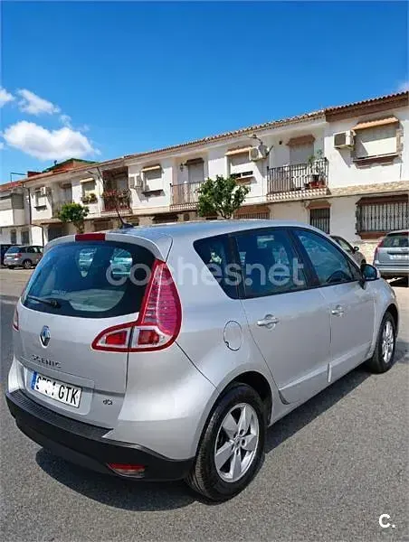 Usado Renault Scenic E-Tech 105 CV (77 kW) 2010 Gris / plata Monovolumen
