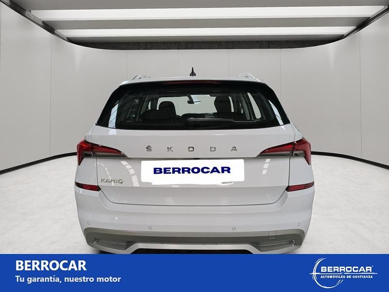 Usado Skoda Kamiq Ambition 110 CV (80 kW) 2021 Blanco SUV