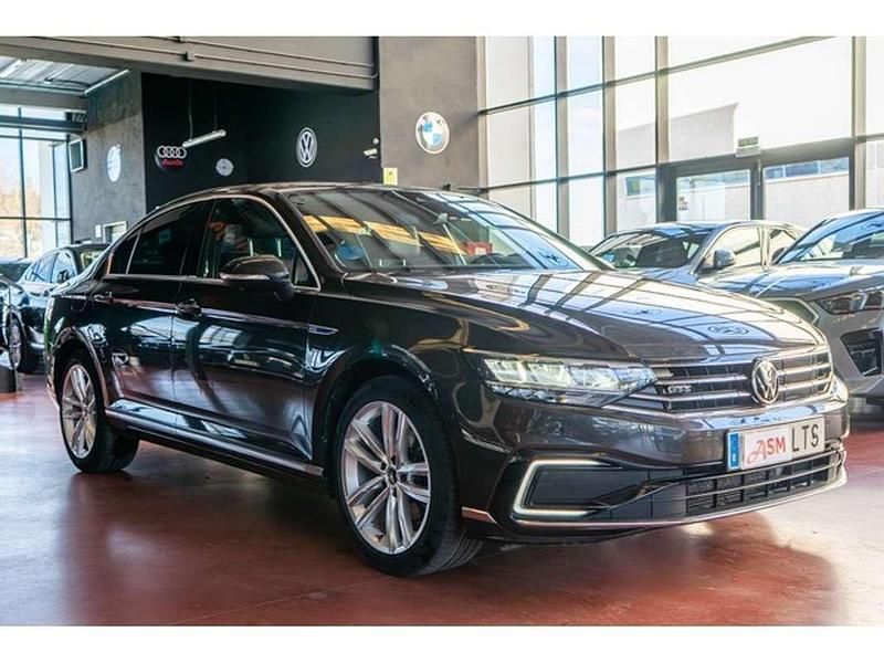 Usado VW Passat GTE 218 CV (160 kW) 2022 Gris Familiar