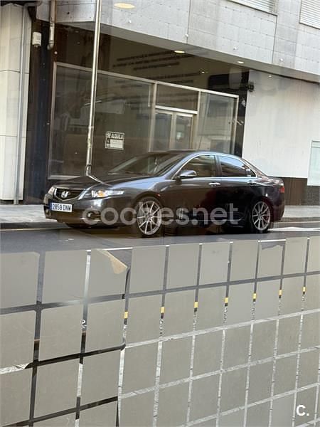 Usado Honda Accord Executive 140 CV (102 kW) 2005 Gris / plata Berlina