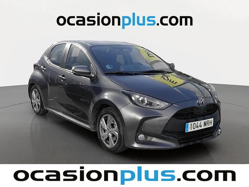Usado Toyota Yaris Hybrid Active 116 CV (85 kW) 2024 Blanco Berlina