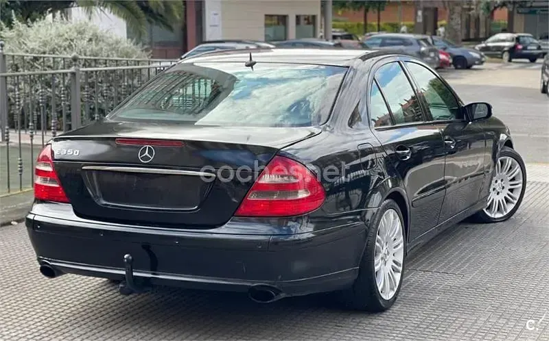 Usado Mercedes E350 Classic 272 CV (200 kW) 2005 Negro Berlina