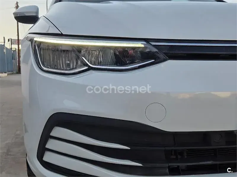 Usado VW Golf VIII Life 115 CV (84 kW) 2023 Beige Familiar