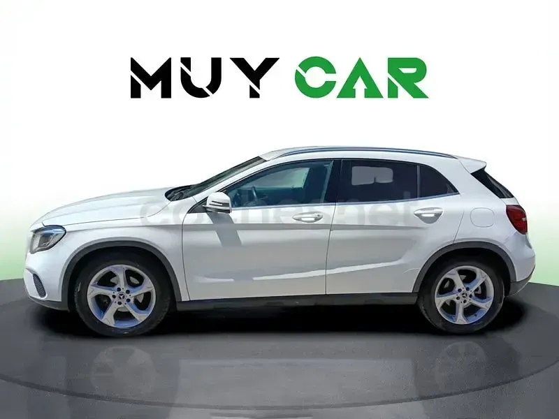 Usado Mercedes GLA180 122 CV (89 kW) 2019 Blanco SUV