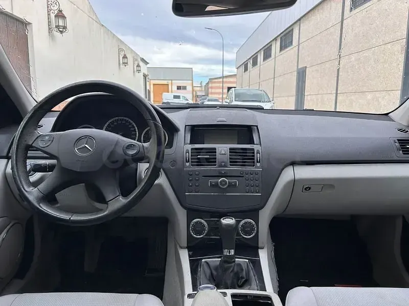 Usado Mercedes C200 Elegance 136 CV (100 kW) 2010 Negro Berlina