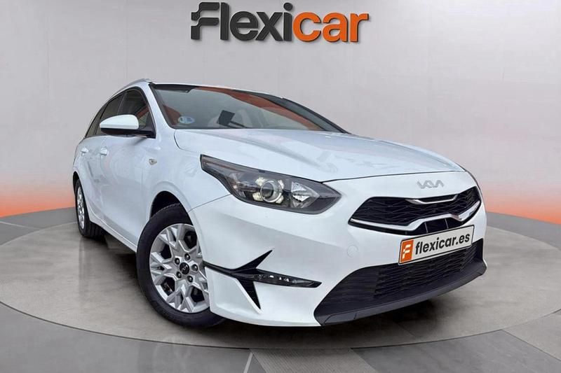 Blanco Usado 2023 Kia Ceed Utilitario | 18.490 € (Precio justo) - Imagen 1/4