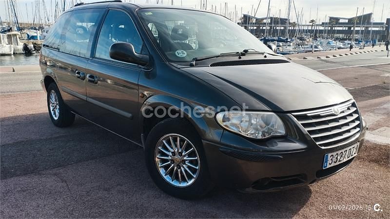 Usado Chrysler Voyager 143 CV (105 kW) 2006 Gris / plata Monovolumen