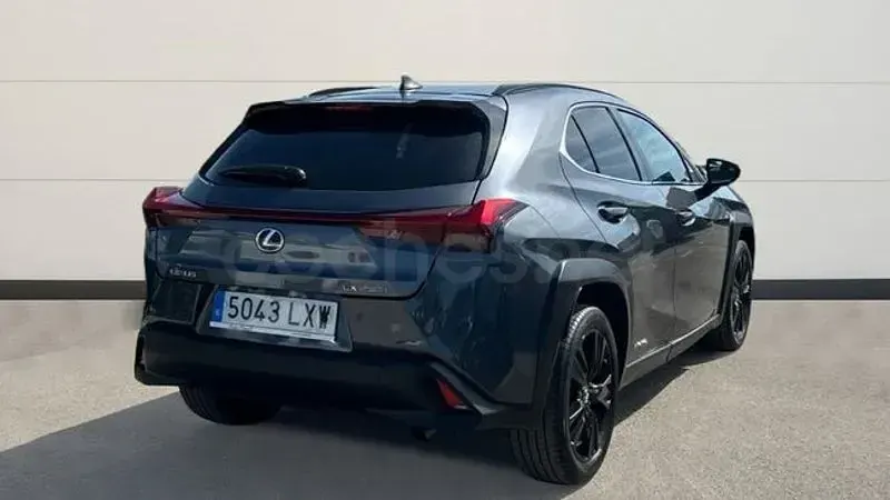 Usado Lexus UX 184 CV (135 kW) 2022 Gris / plata SUV
