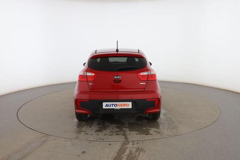 Usado Kia Rio 85 CV (62 kW) 2016 Rojo Utilitario