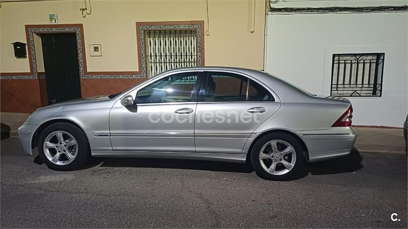 Usado Mercedes C220 Avantgarde 143 CV (105 kW) 2005 Gris / plata Berlina