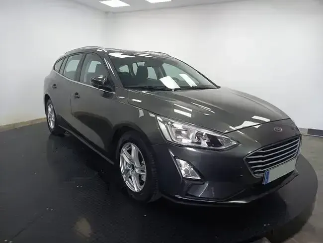 Usado Ford Focus Trend 125 CV (91 kW) 2019 Gris Familiar