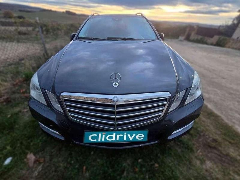 Usado Mercedes E200 Elegance 136 CV (100 kW) 2011 Gris Familiar