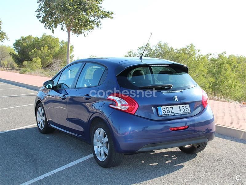 Azul Usado 2012 Peugeot 208 Active Utilitario | 6500 € (Caro) - Imagen 1/4