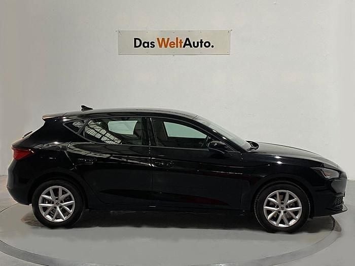 Usado Seat Leon Style 116 HP (85 kW) 2024 Preto Sedan