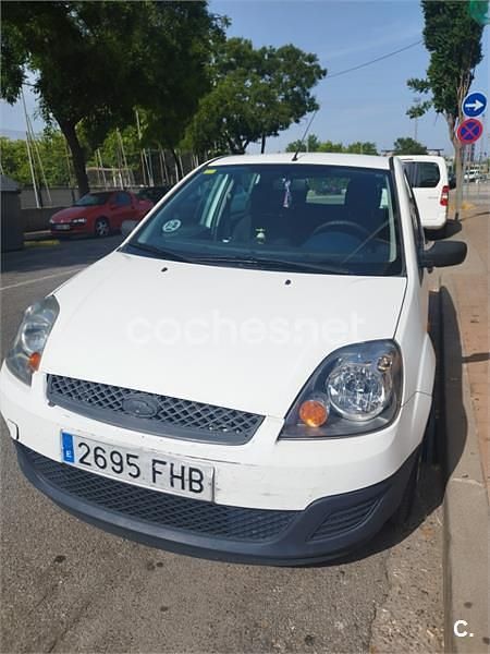 Blanco Usado 2006 Ford Fiesta Ambiente Utilitario | 2600 € (Buen precio) - Imagen 1/4