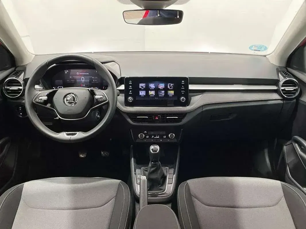 Usado Skoda Fabia Selection 116 CV (85 kW) 2024 Rojo Utilitario