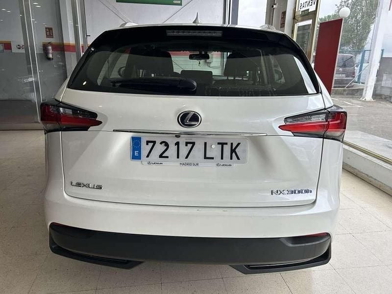 Usado Lexus NX300h Executive Line 197 CV (144 kW) 2017 Blanco SUV